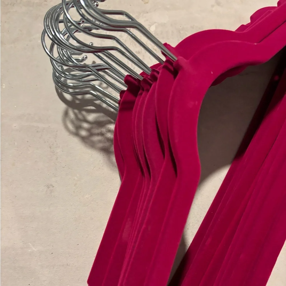 Set of 20 Velvet Non-Slip Hangers - Hot Pink Velveted